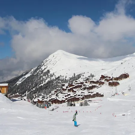 Renove Avec Balcon, Au Pied Des Pistes Et Proche Commerces - Belle Plagne - Fr-1-455-35 *